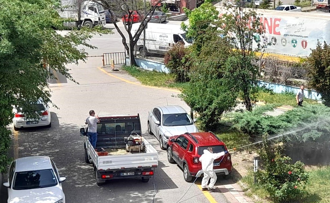 Yenimahalle Belediyesi Tarafından Yüksekokulumuz Bahçesinde İlaçlama Gerçekleştirildi-1