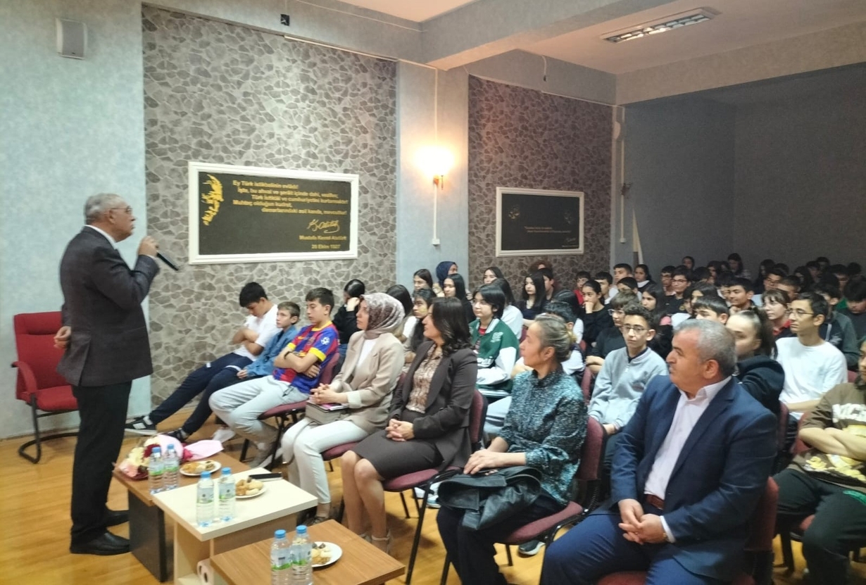 Demokrasi Ortaokulunda Kariyer Günleri Etkinliğine Katıldık-1