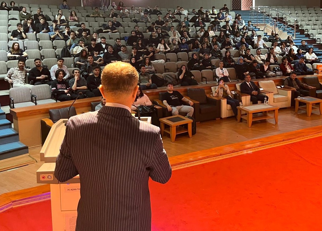 Teoriden Uygulamaya: Gerçek Bir Girişimcilik Deneyimi Semineri Gerçekleştirildi-1