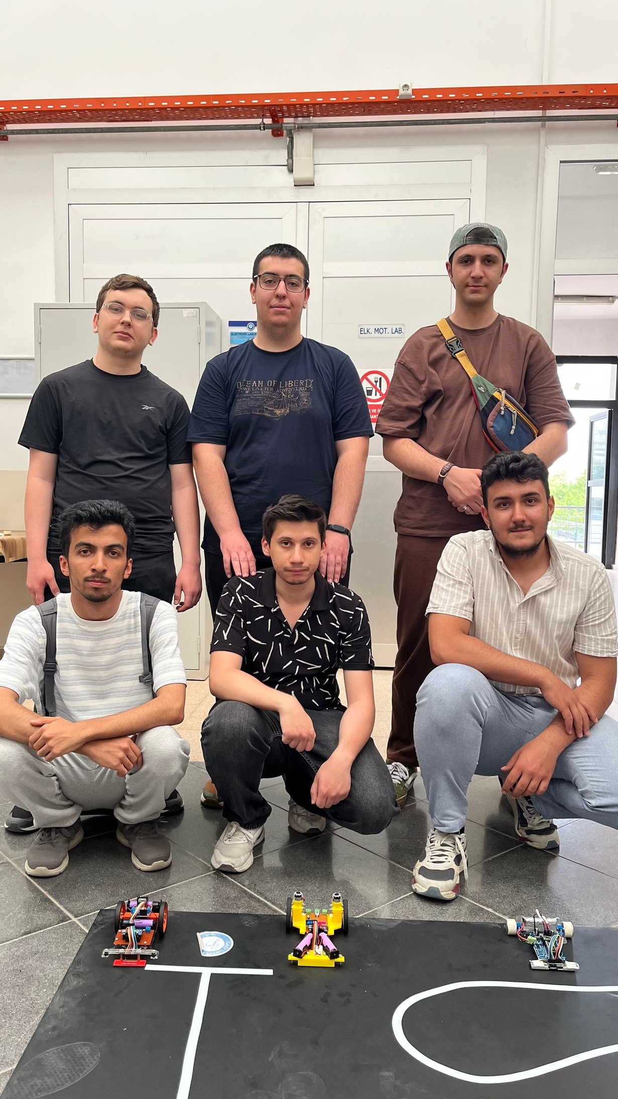 Elektronik ve Otomasyon Bölümümüz Öğrencileri Çizgi izleyen Robot Yarışması Yaptı-1
