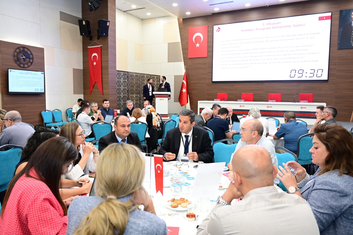 Yüksekokul Müdürümüz Prof. Dr. Alpay Özer, “Yükseköğretimde Mesleki Eğitimin Geleceği Forumu”na Katıldı-1