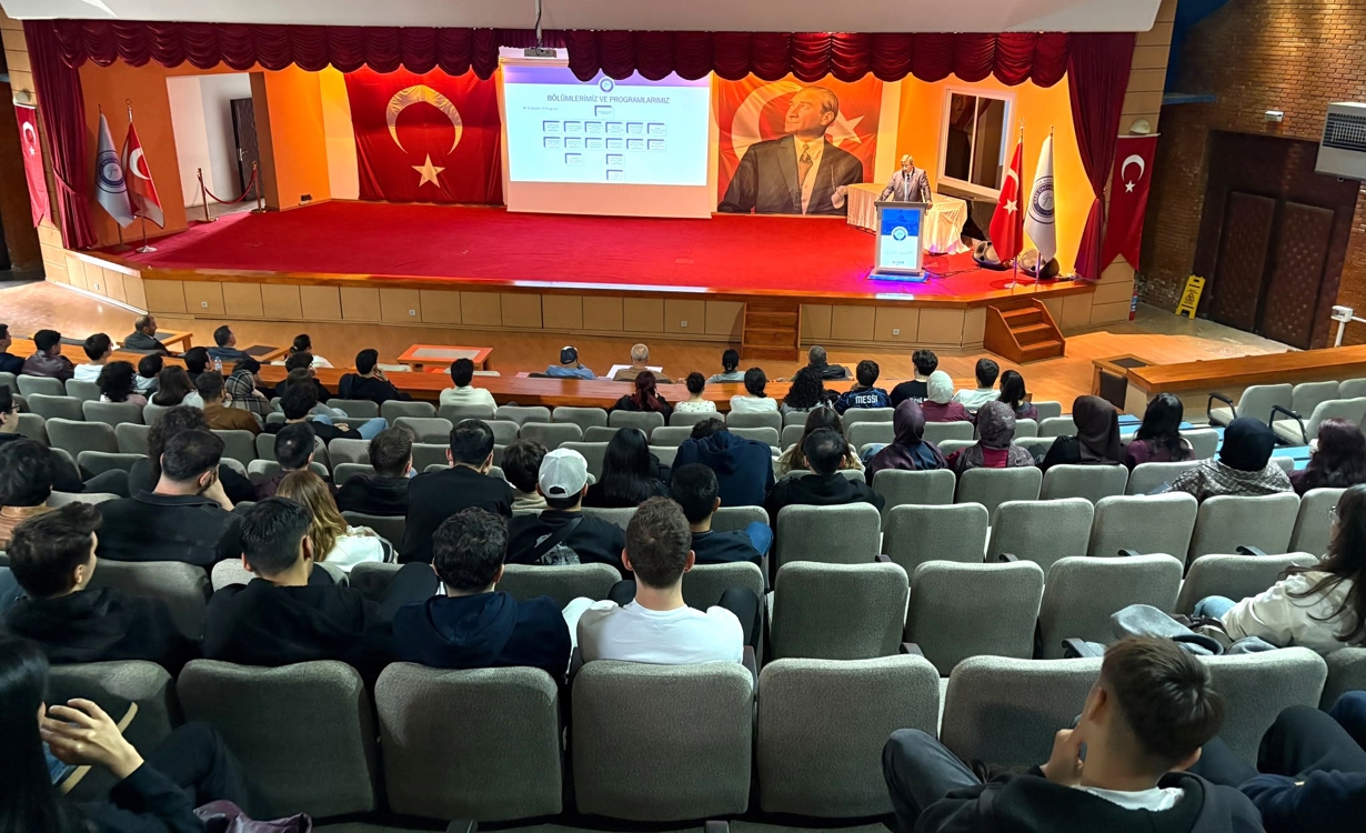 Yüksekokulumuzda “Oryantasyon ve Öğrencilerle Tanışma Toplantısı” Gerçekleştirildi-1