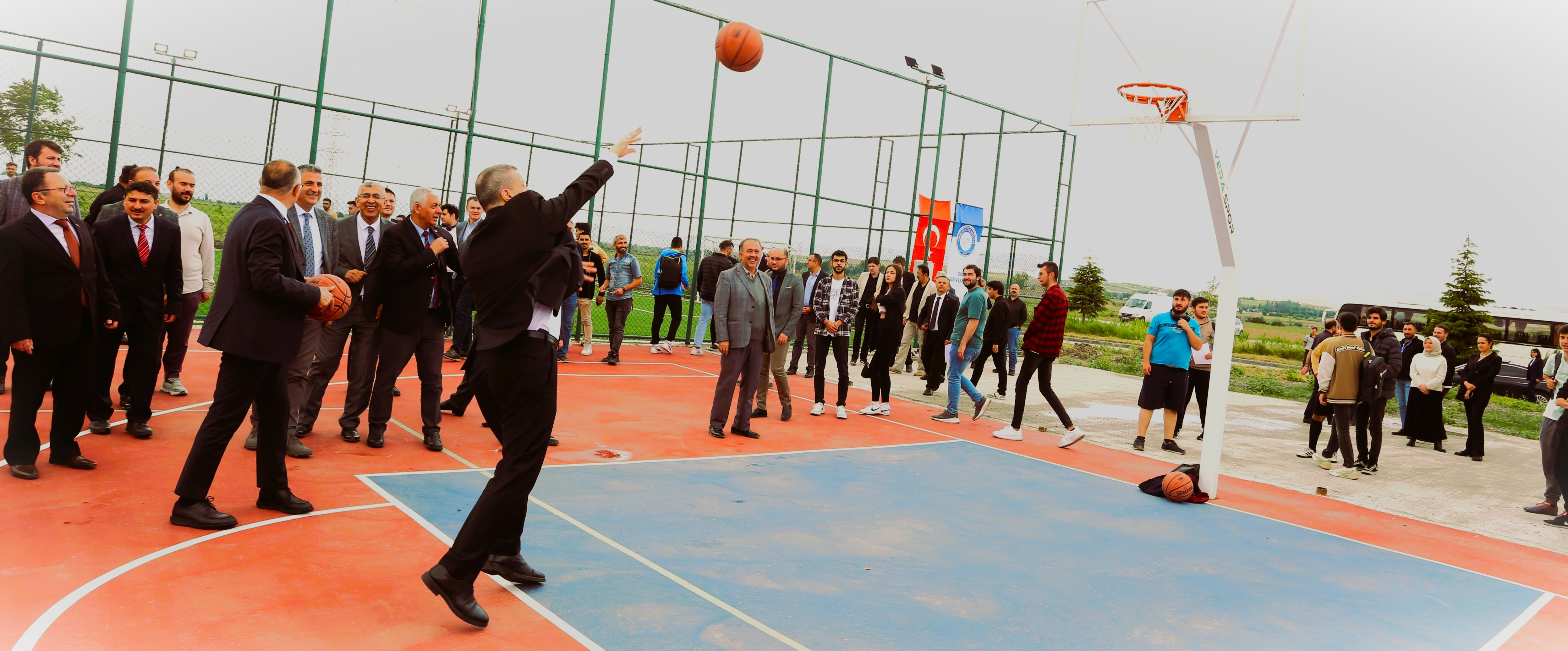 Üniversitemiz Kazan Yerleşkesinde Spor Tesislerinin Açılışı ve Fidan Dikimi Yapıldı-1