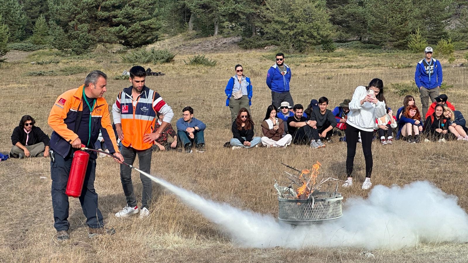 Gazi Üniversitesi İş Sağlığı ve Güvenliği Koordinatörlüğü ve Sağlık  kültür ve Spor Dairesi Başkanlığının ortaklığında  düzenlenen öğrenci Topluluklarına   yönelik “Temel Afet Bilinci” ve “Yangın Farkındalık  Eğitimi”-1