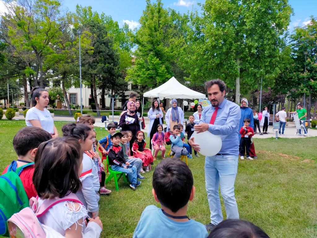 “Gazi Üniversitesi Çocuk Bilim ve Sanat Şenliği” Merkez Kampüste Gerçekleştirildi-1