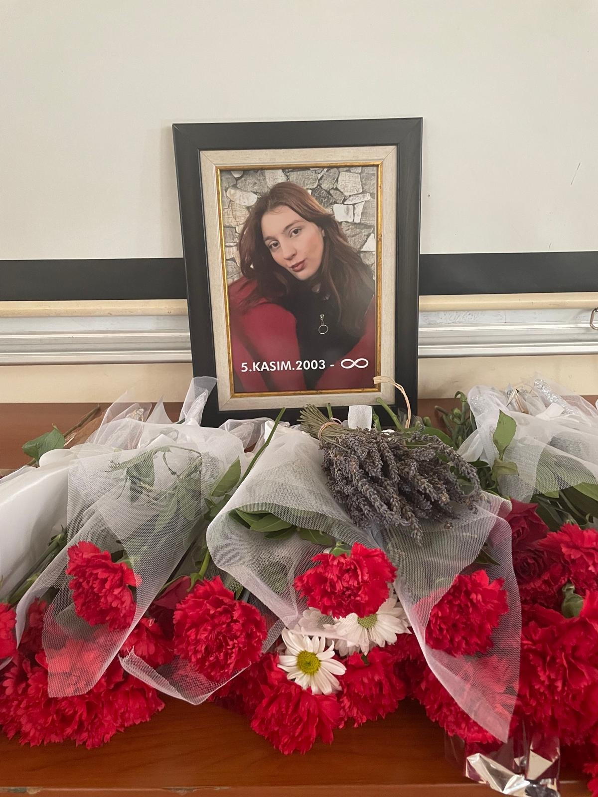 Değerli Son Sınıf Öğrencimiz Melike Güneş’i kaybettik. Acımız çok büyük; kendisine Allahtan rahmet, ailesine sabır diliyorum. Mekanı cennet olsun,  başımız sağolsun.-1