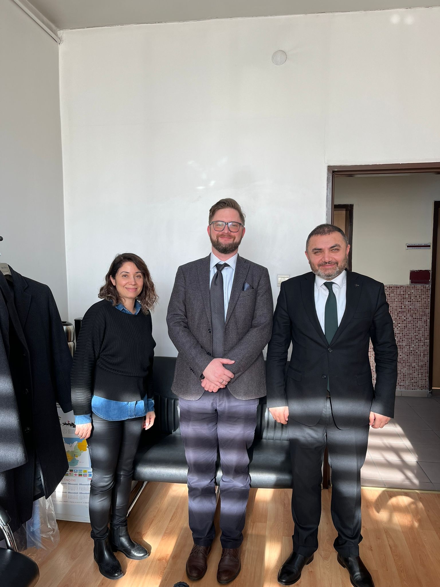 Ankara’daki Goethe Enstitüsü Dil Bölümü Müdürü Philip Schmeußer Anabilim Dalımızı ziyaret etti ve yabancı dil olarak Almanca eğitimi alanında yeni ikili işbirliklerin sağlanabileceği konusunda görüşmeler gerçekleşti.-1