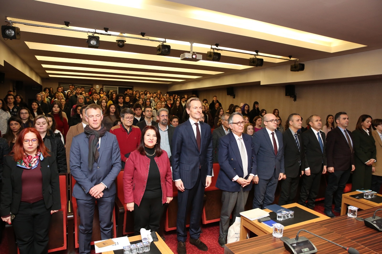 La conférence: « La bande dessinée belgo-française et les relations internationales»-1